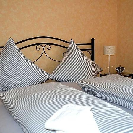 Gaestehaus Waldecker بوص المظهر الخارجي الصورة
